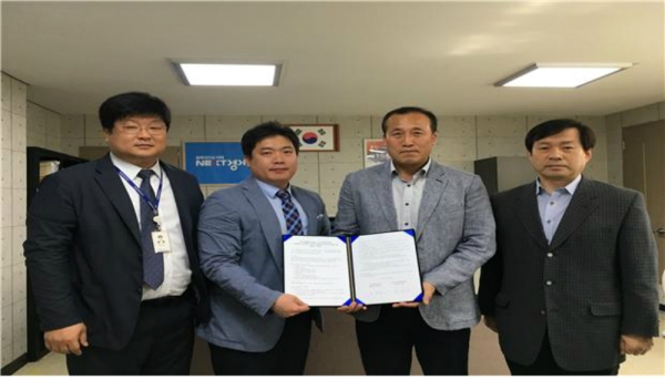 경기도동물위생시험소는 지난 23일 ㈜코젠바이오텍과 ‘꿀벌질병 정밀진단을 위한 신속진단법 개발 및 진단시약의 상용화를 위한 공동연구 협약’을 체결했다. © 경기G뉴스 경기도동물위생시험소는 지난 23일 ㈜코젠바이오텍과 ‘꿀벌질병 정밀진단을 위한 신속진단법 개발 및 진단시약의 상용화를 위한 공동연구 협약’을 체결했다. ? 경기G뉴스