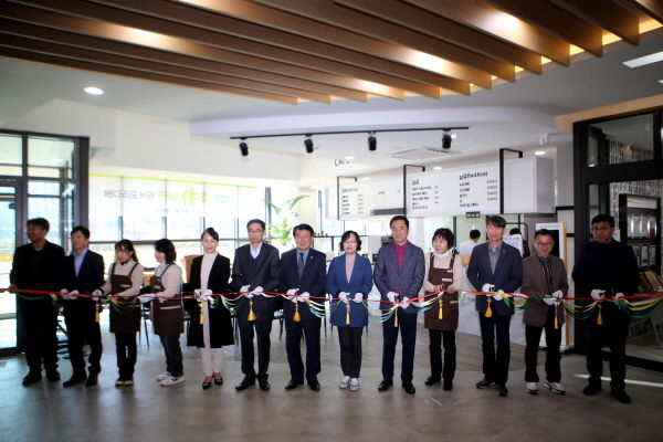 ‘카페 휴’ 배다리도서관점 개점식