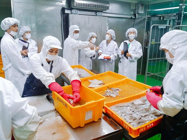 김포시는 관내 학교급식으로 수산물을 공급할 업체를 모집한다.