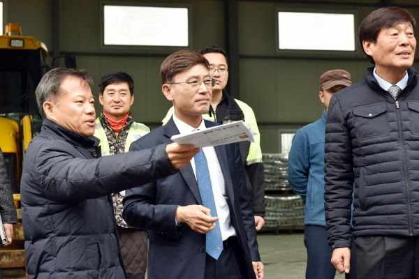 정하영 김포시장이 겨울철 폭설 관련 종합대책과 현장을 점검하고 선제적 대응을 강조했다.