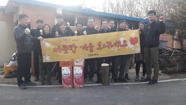 여주시 산림공원과는 금사면 소재 노인요양시설 ‘희망의 집’을 찾아 뜻깊은 봉사활동을 펼쳤다.