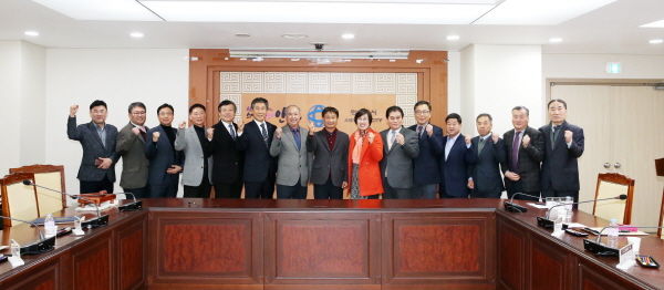건설업에 활기를 불어넣을 민·관 합동의 ‘지역건설산업 활성화 추진위원회’가 안양에서 출범했다.