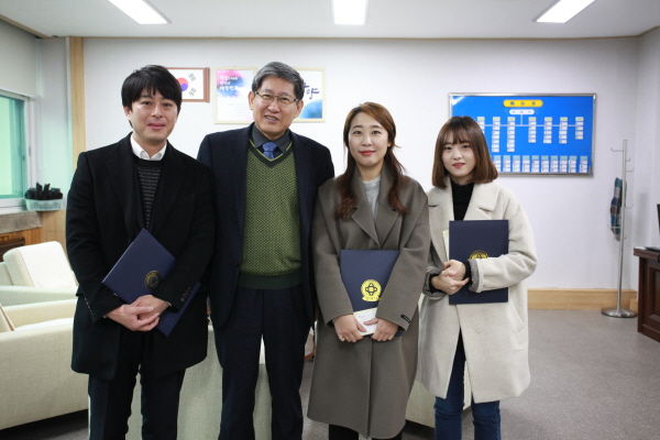 안양시 만안구가 19일 금년 하반기 ‘만안 행정의 달인’에 선정된 공무원에 대해 시상식을 거행했다.