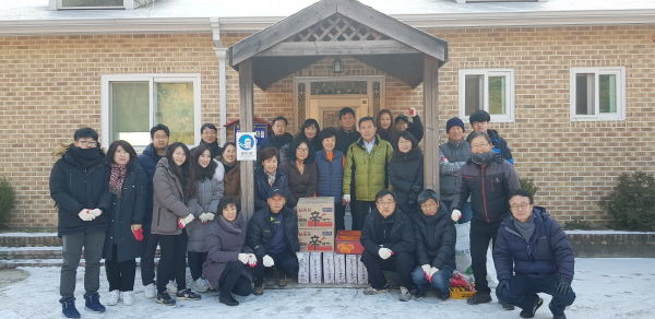 여주시농업기술센터에서는 점동면 소재 노인요양시설 ‘은빛고운마을’을 찾아 봉사활동을 펼쳤다.