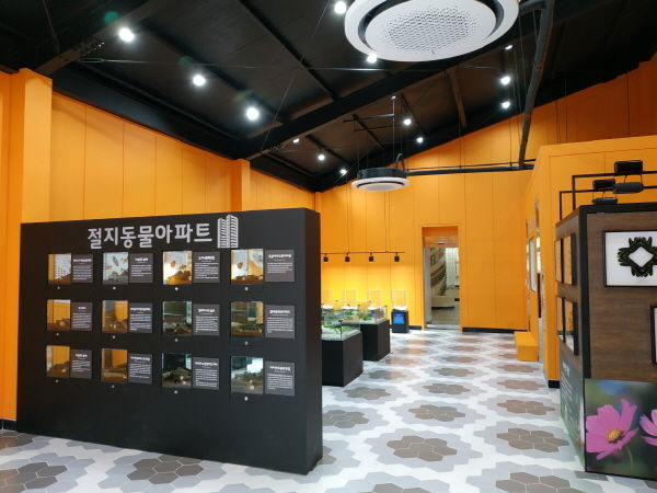 곤충체험관 내부