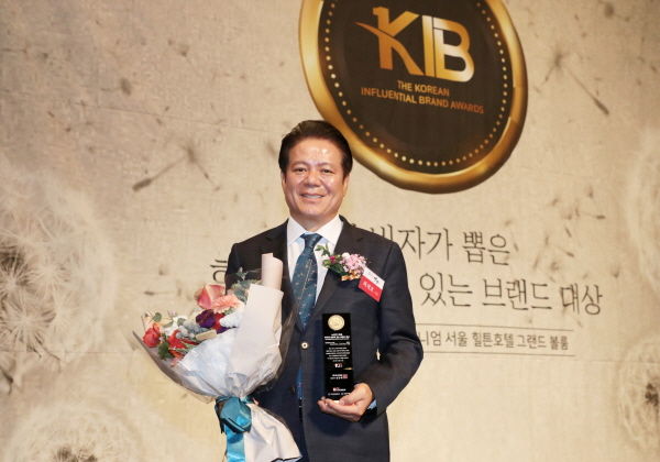 안양시는 ‘2019 소비자가 뽑은 ’한국의 영향력 있는 브랜드대상‘ 시상식에서 민선7기 슬로건인 ’시민과 함께하는 스마트 행복도시 안양‘이 선정돼, 최대호 안양시장이 브랜드대상을 수상했다.