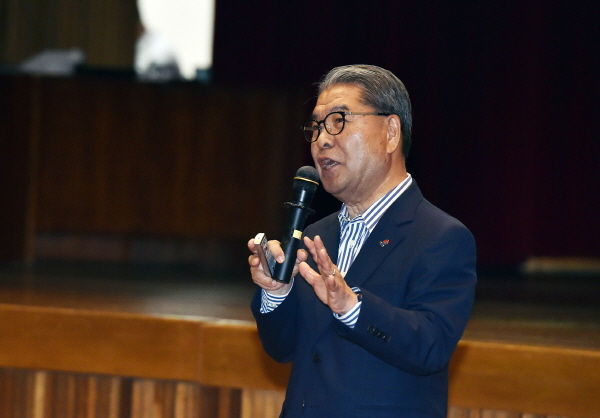 경기도교육청이 18일 남부청사에서 도교육청 전 직원을 대상으로 2019년 상반기 청렴교육을 실시했다.