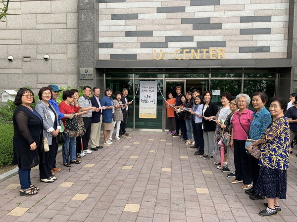 시흥시는 지난 18일, 죽율동에서 4번째 치매안심마을 현판식을 개최했다.