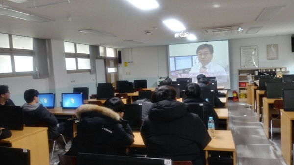 여주시보건소는 지난 18일부터 오는 7월 22일까지 보건소 금연클리닉의 금연상담사가 찾아가는 청소년 금연교실을 관내 2개 중학교 20여명을 대상으로 총 7회 운영하고 있다.