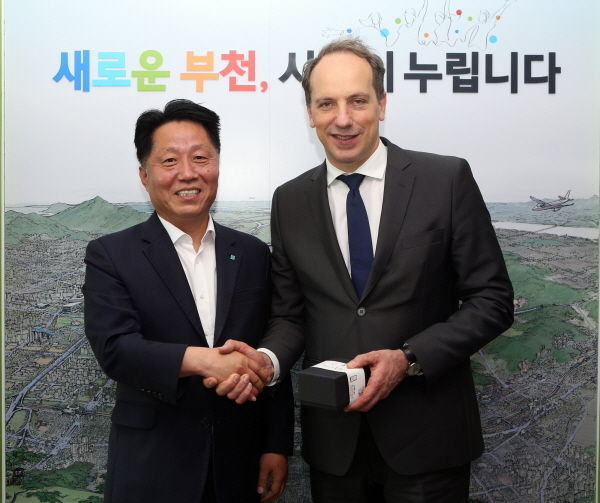 장덕천 부천시장과 파비앙 페논 주한 프랑스 대사