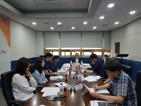 의왕시는 지난 21일 시청 영상회의실에서 정의돌 부시장을 비롯한 시·군 관계자 등 10여명이 참석한 가운데 불합리한 규제 개선을 위한 규제개혁 시·군 순회간담회를 열었다.