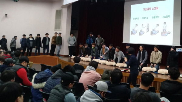 하남시는 민방위 기본교육 미 참석자를 대상으로 민방위 사태 발생시 즉각 대처할 수 있는 능력을 함양하기 위해 오는 26일부터 하남시청 대회의실에서 2019년도 민방위 1차 보충교육을 실시한다.