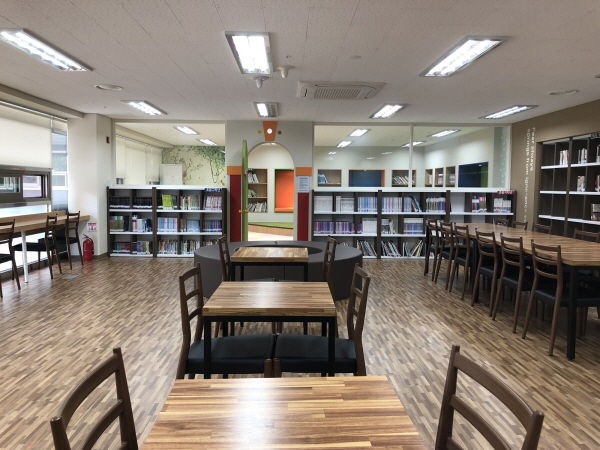 하남시는 작은도서관 운영지원과 시민들의 이용편의를 위해 지난달부터 오는 11월까지 관내 사립작은도서관 11곳에 운영지원사서 파견사업을 진행 중에 있다.