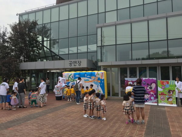 여주시보건소는 ‘제74회 구강보건의 날’을 맞아 지난 3일부터 14일까지 지역주민 2,600여명을 대상으로 주간 합동 캠페인을 실시했다.