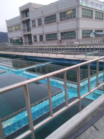 양평군 수도사업소에서는 맑고 깨끗한 수돗물을 공급하기 위해 배수지 및 정수지 청소를 실시했다.