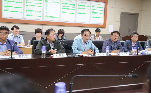 평택시는 지난 21일 시청 통합방위상황실에서 ‘평택시민 50만 페스티벌’ 및 ‘평택 소리 樂 축제’에 대한 성과 토론회를 개최했다.