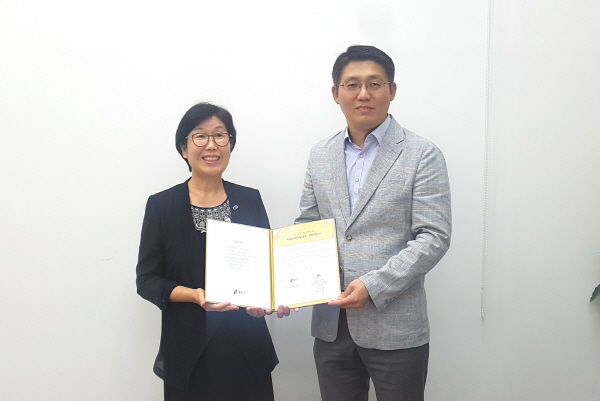 용인시는 24일 시청 복지여성국장실에서 국공립어린이집이 들어설 기흥역 더샵 입주자대표회의와 ‘국공립어린이집 설치 및 운영 협약’을 맺었다.