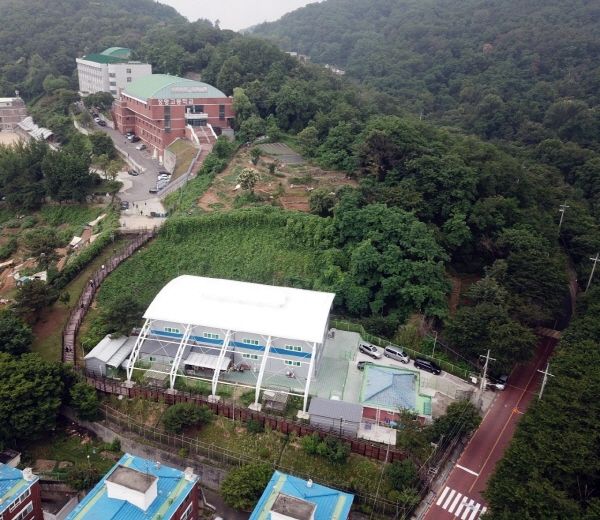 새롭게 조성된 정명고 후문 통학로