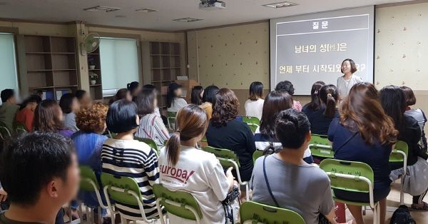 부천시 드림스타트는 지난 20일 배움터에서 드림스타트 부모 33명을 대상으로 2분기 부모교육을 실시했다.