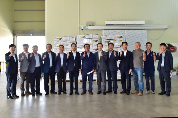 지난 24일 가남농협 농산물유통센터에서 이항진 여주시장과 한국농수산식품유통공사가 간담회를 가졌다.