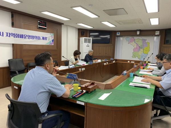 여주시는 지난 24일 제3회 여주시 지역화폐운영협의회를 개최해 여주사랑카드 추가 인센티브를 연말까지 연장해 지급하기로 결정했다.