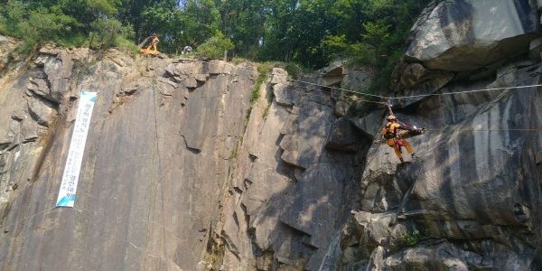 경기도 북부소방재난본부는 지난 24일 양주시 광적면 가납리 소재 자연암벽장에서 제2회 경기도 로프구조 경연대회를 성황리에 개최했다.