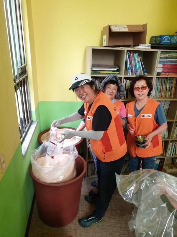 자원봉사 나눔센터 사랑의 매실청담그기 봉사