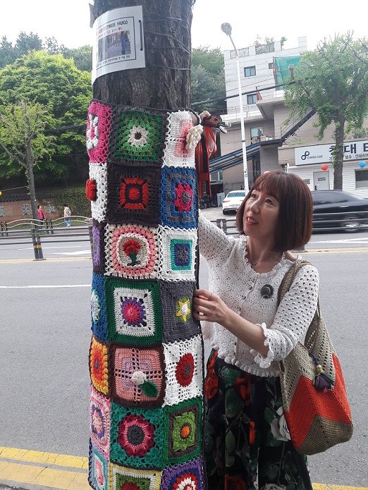 철산2동 시청로 길 ‘뜨개 옷 입은 가로수 길’로 변신 준비