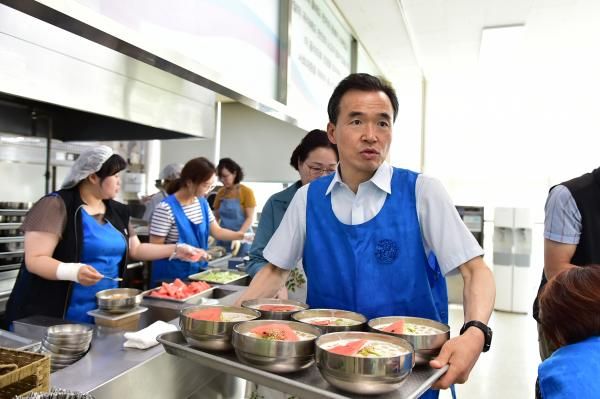 이항진 여주시장 “여주시장애인복지관 토요무료급식 봉사”