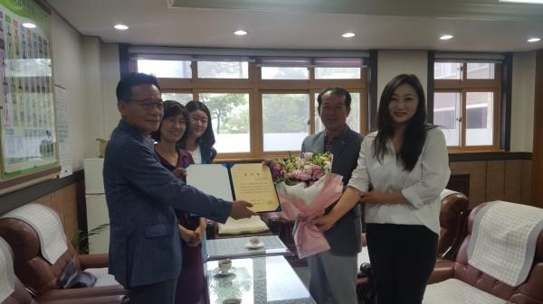 김포시 도로관리과, 신속한 교통시설물 정비로 감사장 전달 받아