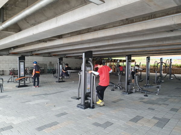 김포시, 장기동 금빛수로 내 운동기구 설치 완료!