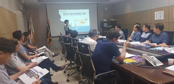 부천시가 경영자를 대상으로 성인지 향상 교육을 실시했다.