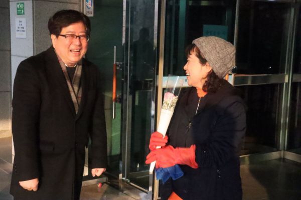 경기도의회 교육행정위원회, 농협은행 경기도교육청지점 주관 화훼농가 돕기 꽃나눔행사 참여