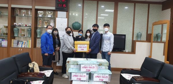 장호원읍 주민자치위원회 개학 앞두고 장호원 관내 초등학교 마스크 전달
