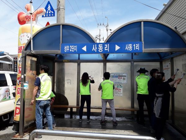 대월면주민자치위원회, 버스승강장 및 공원 환경정비 실시