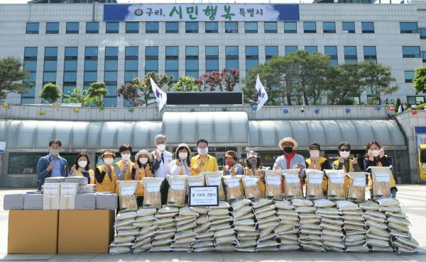 적십자 쌀과 건어물세트 전달식