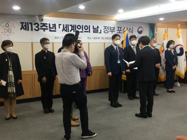 김포시 외국인주민지원센터장, 제13회 세계인의 날 기념 ‘국무총리 표창’ 수상
