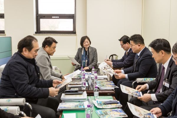 경기도의회 소식지, 눈 불편한 어르신 위한 ‘큰 글씨체 코너’ 도입