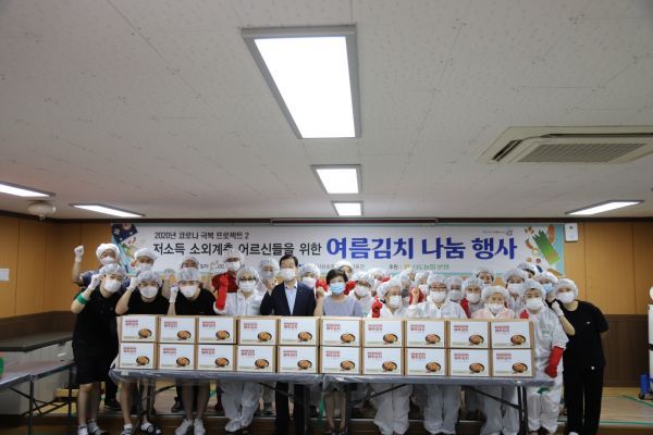 고양시 삼송동종합복지관, ‘여름김치’ 담가 취약계층 어르신 100가구에 전달