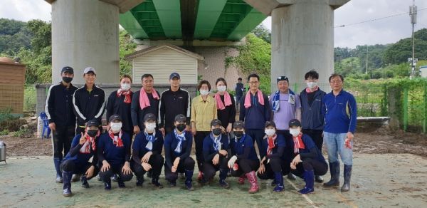 안성시청 직장운동경기부, 수해피해 체육시설 복구 자원봉사 나서