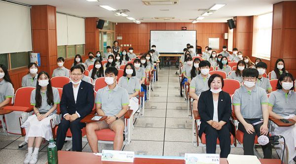 임지훈 교육위원장, 영선고 리더십캠프 열강