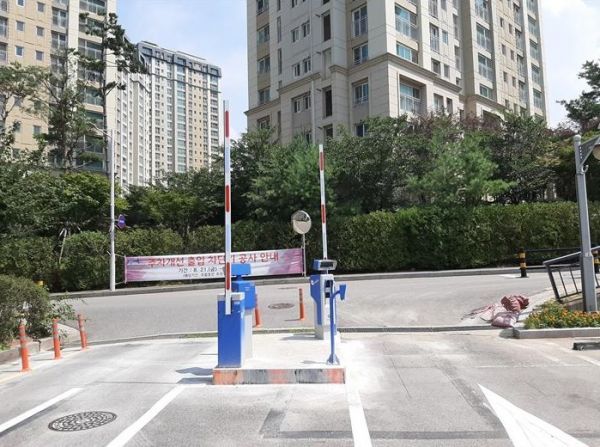 풍무동 행정복지센터, 청사 출입 주차 차단기 설치