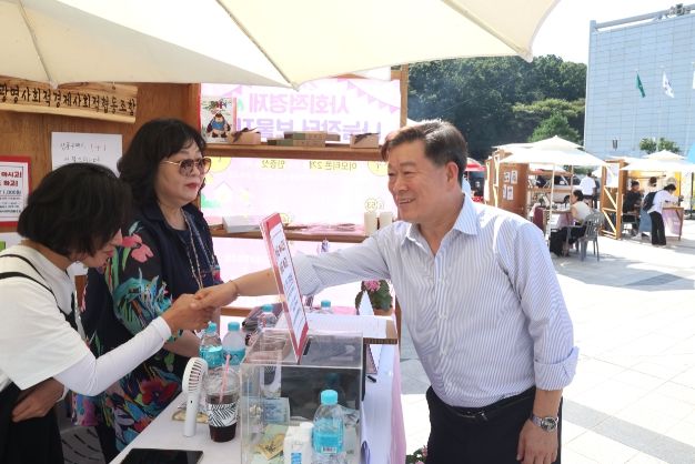 광명시는 지난 2일 광명시민체육관 대리석 광장에서 '2023년 하반기 사회적경제 나눔장터'를 열었다.