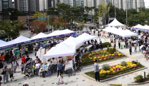 광명시는 지난 23~24일 양일간 평생학습원과 철망산로 일대에서 ‘학습이 피운 꽃, 삶의 정원을 채우다’라는 주제로 제20회 광명시 평생학습축제를 성황리에 개최했다.