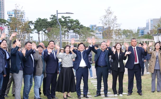 광명시와 경기도가 공동 주최하는 제11회 경기정원문화박람회가 지난 6일 광명시 일직동 새빛공원에서 막을 올렸다