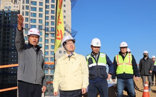 김규식 광명부시장을 단장으로 한 ‘안전관리혁신 TF팀’이 21일 광명제5R구역에서 집중 안전 점검을 진행했다