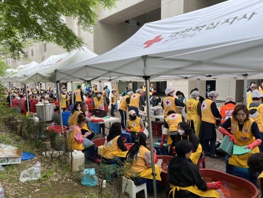 사랑의 밥차 무료 급식 나눔