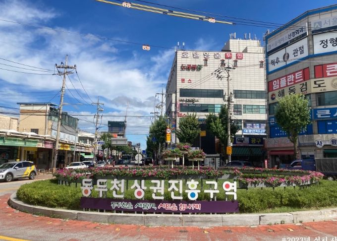 동두천시, 관내 회전교차로 및 교량 난간 등 꽃배지셀 설치