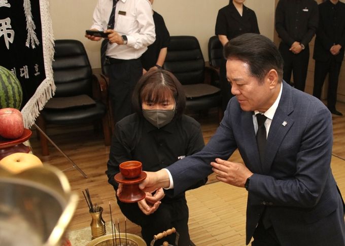 안양시자원봉사센터, ‘무연고 사망자’ 공영장례 열고 마지막 길 배웅