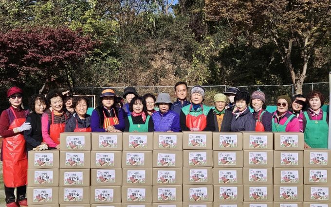 고삼면 새마을지도자·부녀회, 사랑의 김장 담그기 행사